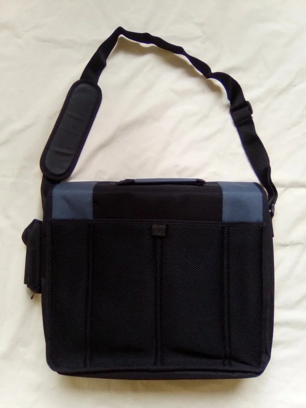 Targus Vibe Deluxe Case with Notebook Laptop (fits up to 15.4